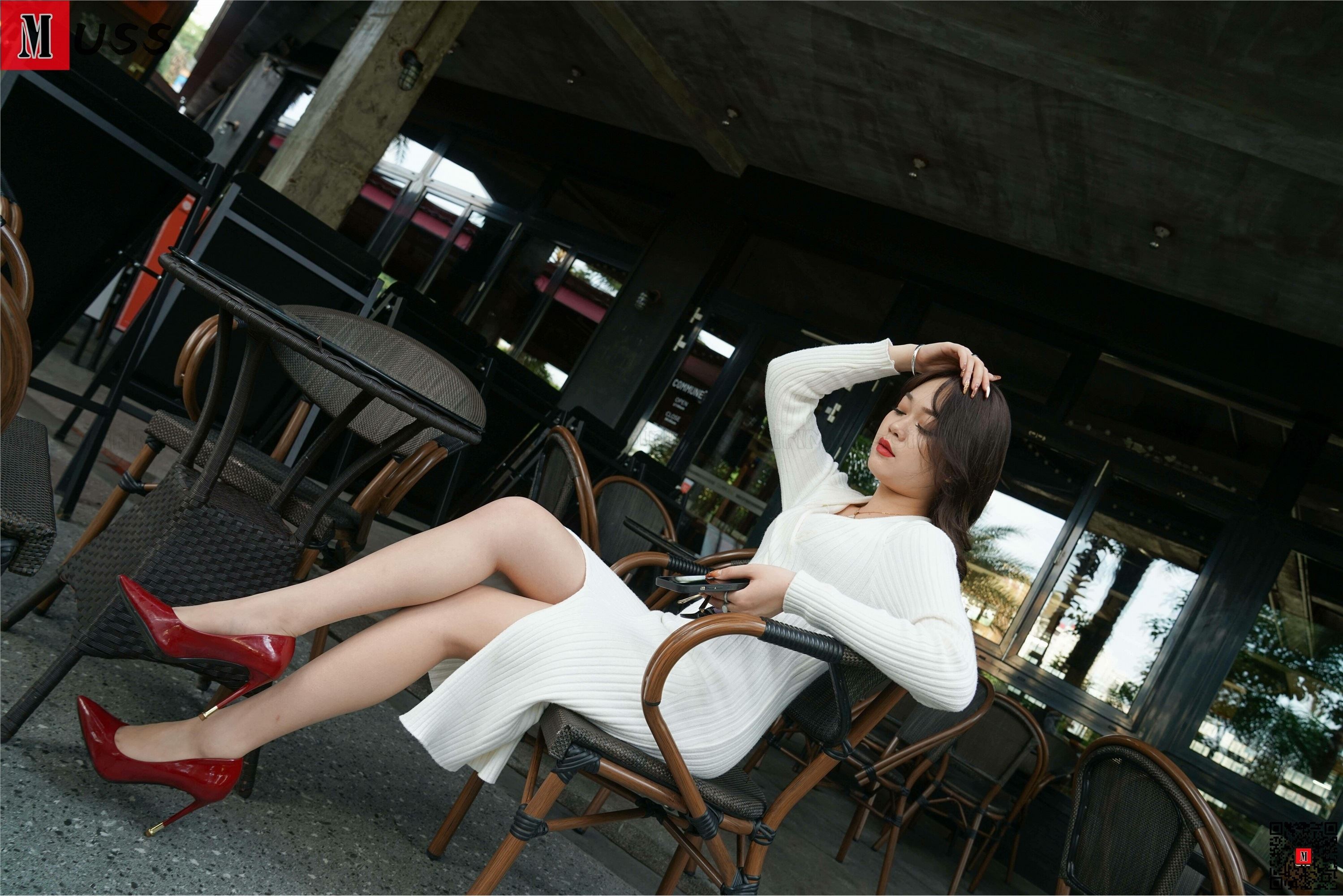 MussGirl慕丝女郎  NO.202 白色连衣裙高跟